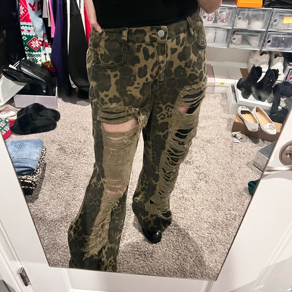 Distressed Green Camo Pants - Picture 12 of 15